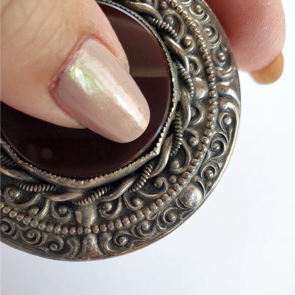 Vintage Etruscan Revival Brooch Repousse Medallion w Carnelian Glass Center - Picture 3 of 10